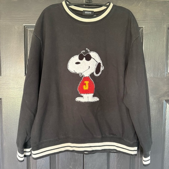 Peanuts “Joe Cool” Black Crewneck Sweater with Snoopy Design - Picture 1 of 9